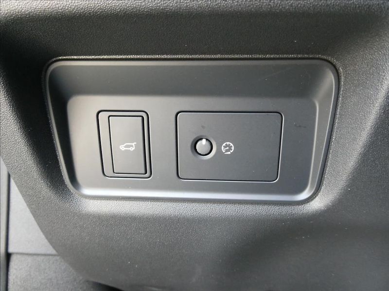 Jaguar E-Pace 2,0 D165,R-Dyn SE,1.maj,ČR,zár - fotka 21 z 38