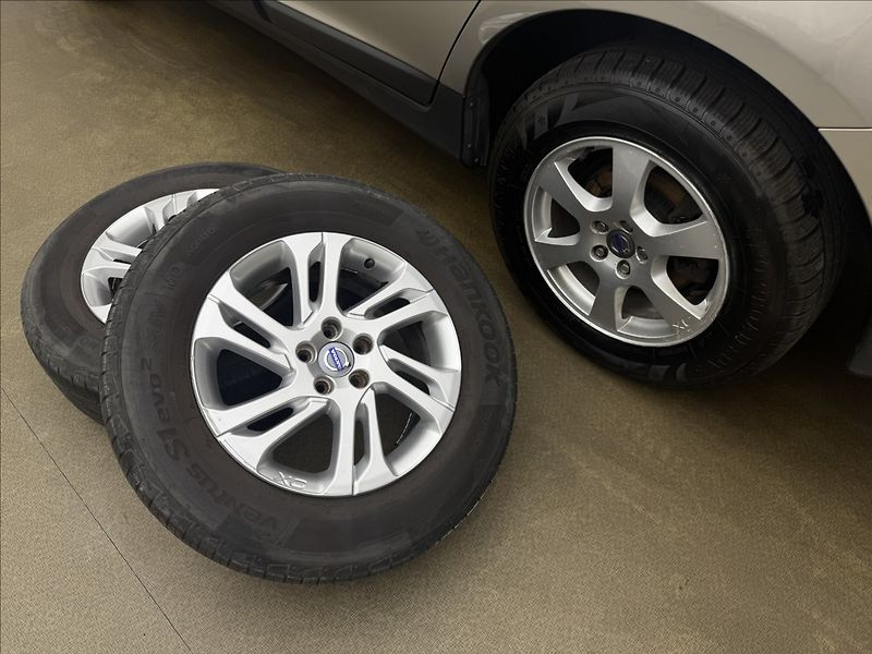 Volvo XC60 2,4 D3 4X4 AUT. VÝHŘEV LED ČR - fotka 35 z 40