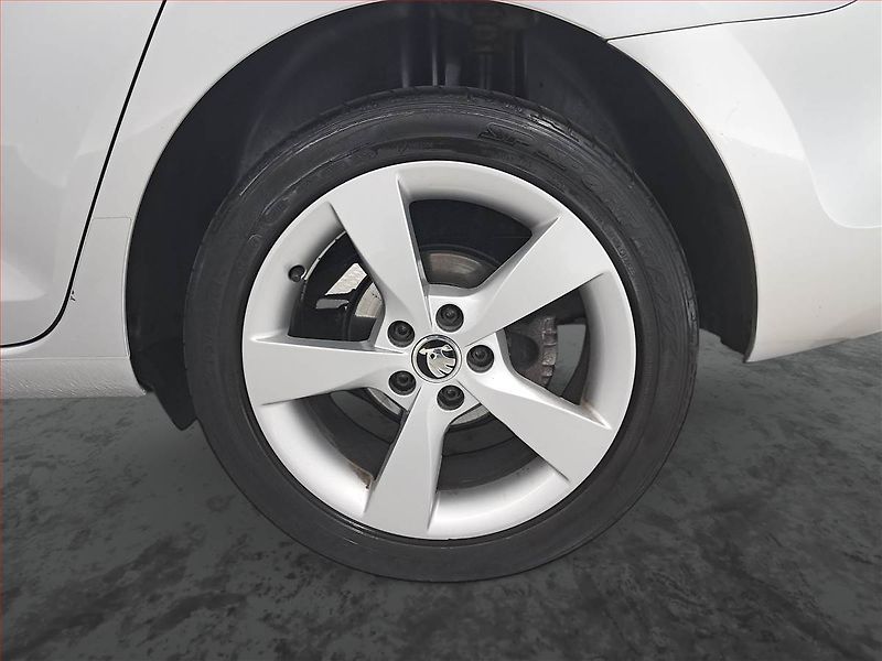 Škoda Rapid (2013) Elegance 1.6 TDI, Serv.kniha - fotka 14 z 15