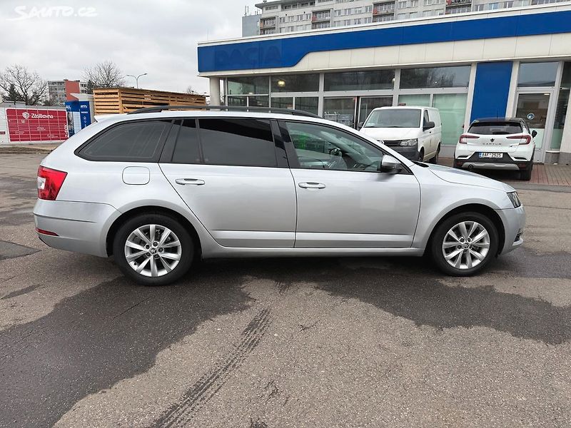 Škoda Octavia 1.6 TDi DSG - fotka 6 z 32