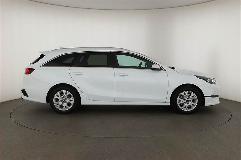 Kia Ceed (2024) Top 1.5 T-GDI - fotka 6 z 16