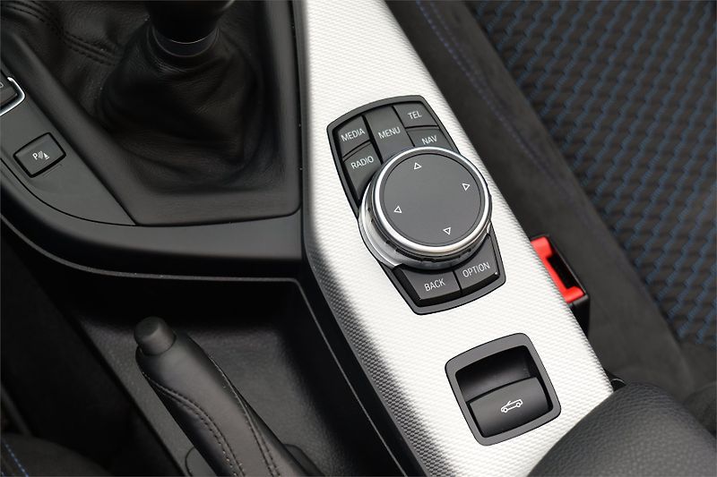 BMW Řada 2 228i Cabrio M-Sport H&K Kamera - fotka 25 z 33