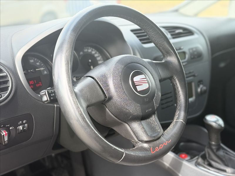 Seat Leon 2,0 TDI FR NOVÉ ROZVODY - fotka 10 z 20