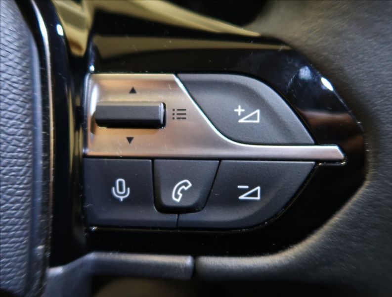Peugeot 308 1,2 PT AT ALLURE NAVI KAMERA - fotka 18 z 29