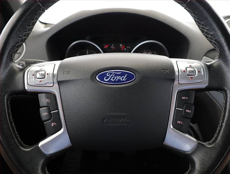Ford Mondeo (2013) 2.0 TDCi, Xenony, Tempomat - fotka 8 z 17