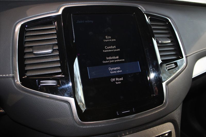Volvo XC90 B5 AWD R Design PilotAssist/DP - fotka 20 z 32