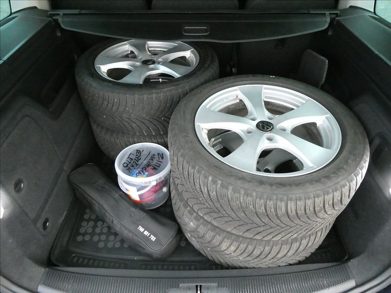 Volkswagen Sharan 2,0 TDi 103kW Cup,2xkola,panor - fotka 29 z 67