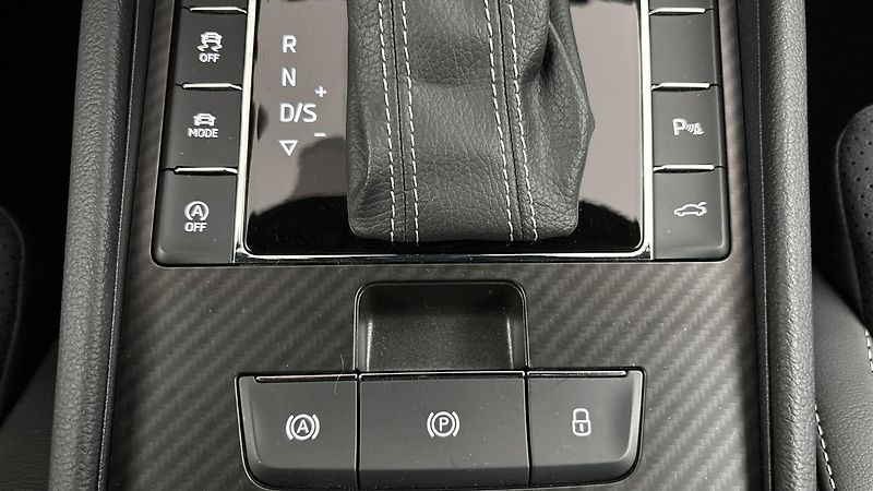 Škoda Superb 2.0 TDI DSG 4x4 Sportline - fotka 24 z 29