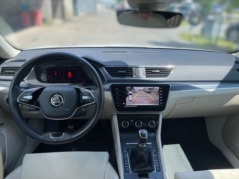 Škoda Superb 2,0 TDI 110 Style - fotka 9 z 11