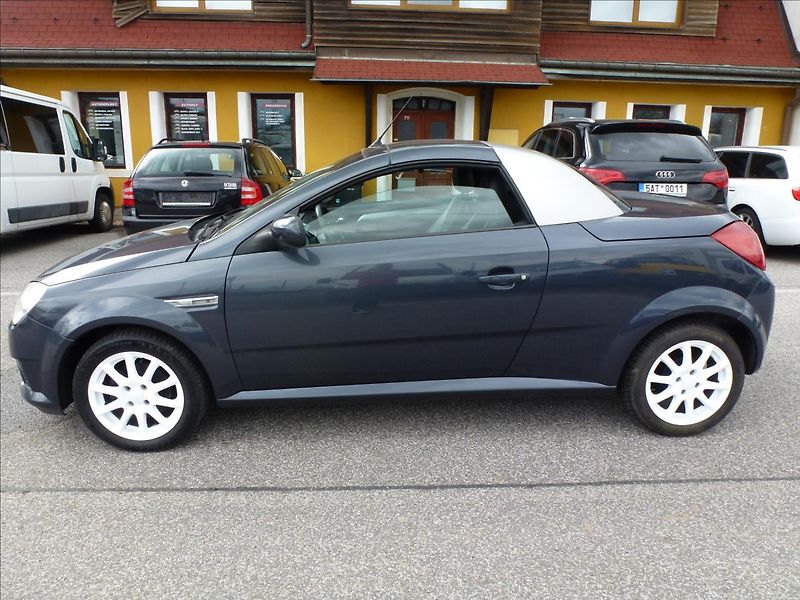 Opel Tigra 1,4 16V Roadster Cabrio - fotka 19 z 48