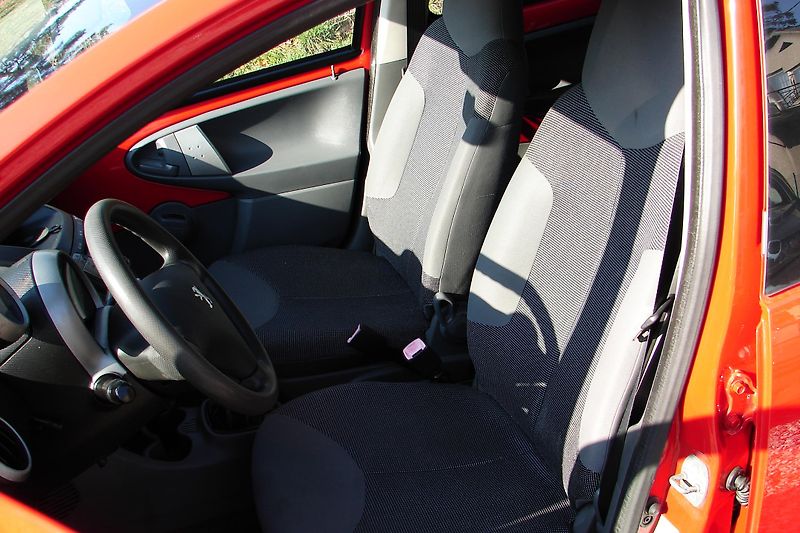 Peugeot 107 1.0i 68PS 5-dv. KLIMA-ZADÁNO! - fotka 17 z 31