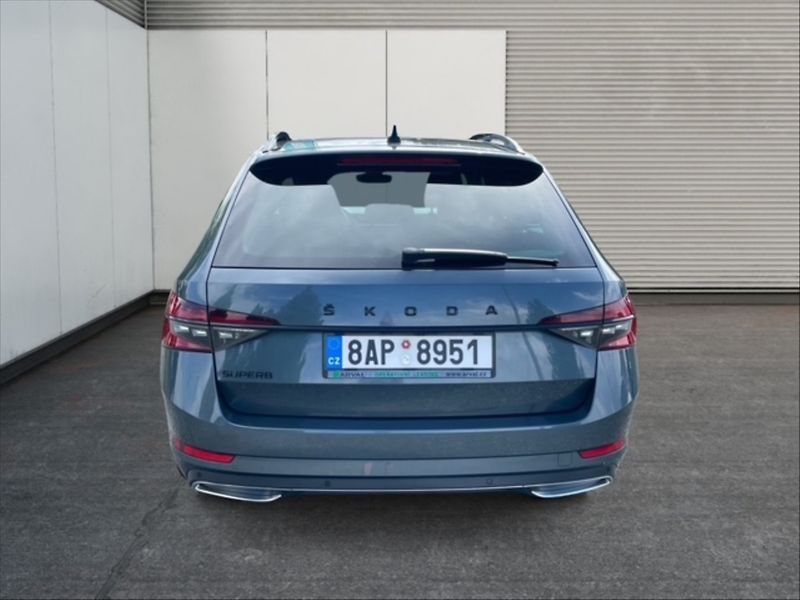 Škoda Superb 2,0 TDI Sportline DSG - fotka 5 z 11
