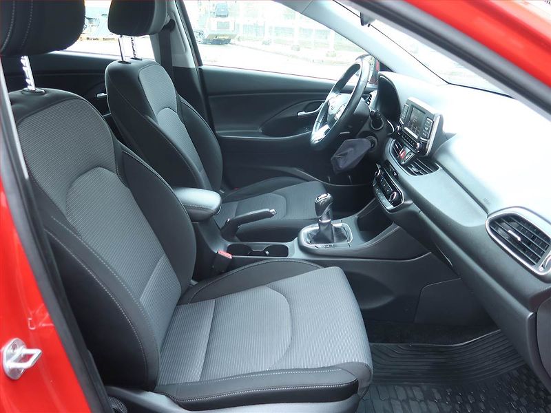 Hyundai i30 (2018) 1.0 T-GDI, Serv.kniha - fotka 9 z 17