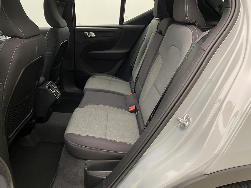 Volvo XC40 B3 CORE AUT CZ - fotka 5 z 49