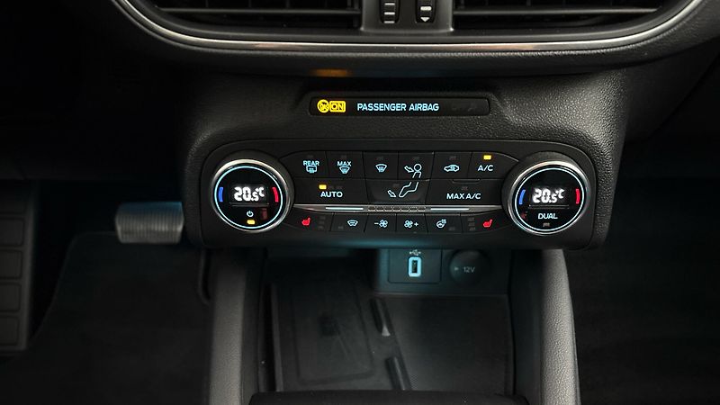Ford Focus 1.5 Ecoblue AUT Titanium Kombi - fotka 13 z 26