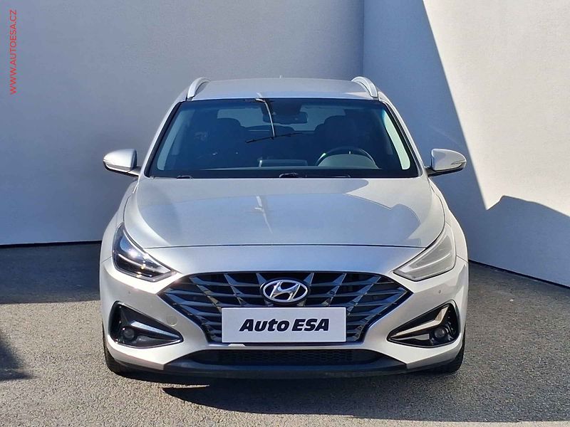 Hyundai i30 (2022) 1.5 T-GDi, 2.maj,ČR, LED - fotka 2 z 18