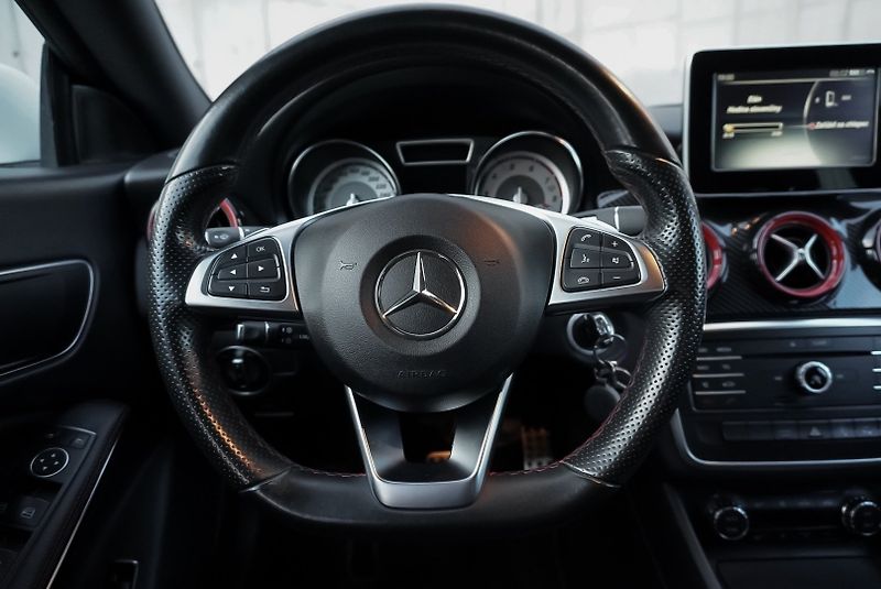 Mercedes-Benz CLA 250 160kW AMG - fotka 17 z 31