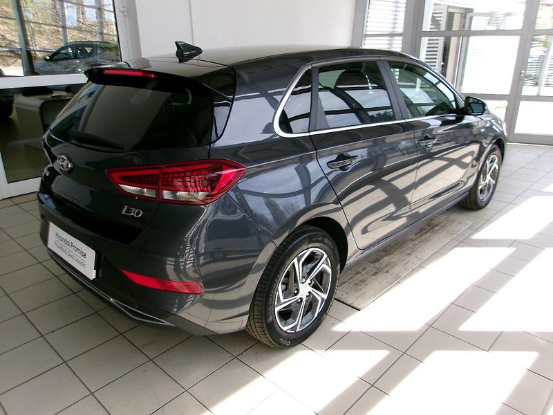 Hyundai i30 (2024) 1.5T-GDi 117kW MH Smart Plus - fotka 4 z 15