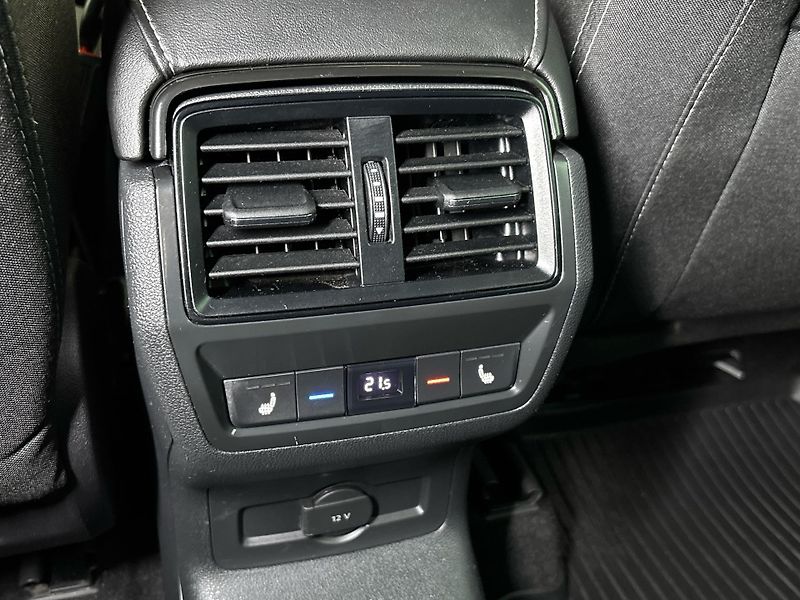 Škoda Karoq Sportline Exclusive 4x4 DSG - fotka 22 z 30