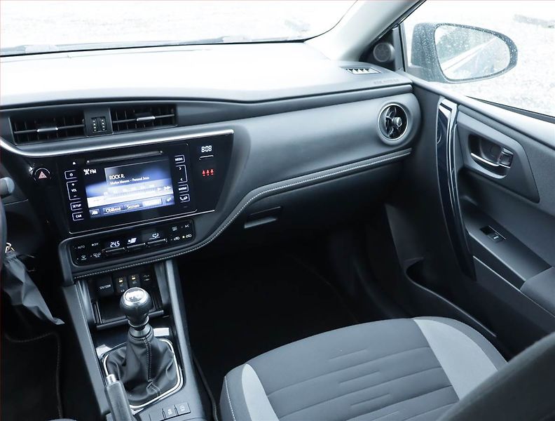 Toyota Auris (2016) 1.2 Ti, Serv.kniha, Navi - fotka 8 z 21