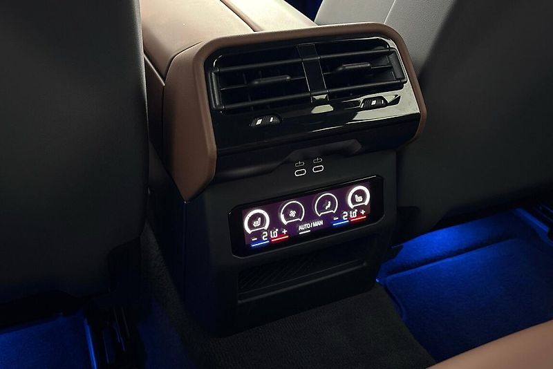 BMW Řada 5 540d xDrive Touring - fotka 23 z 25