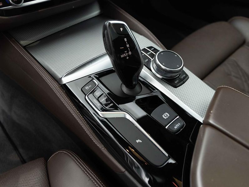 BMW Řada 5 540d xDrive Limousine - fotka 16 z 21