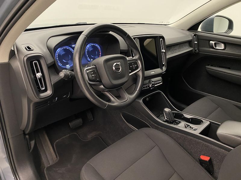 Volvo XC40 T2 KINETIC AUT - fotka 4 z 39