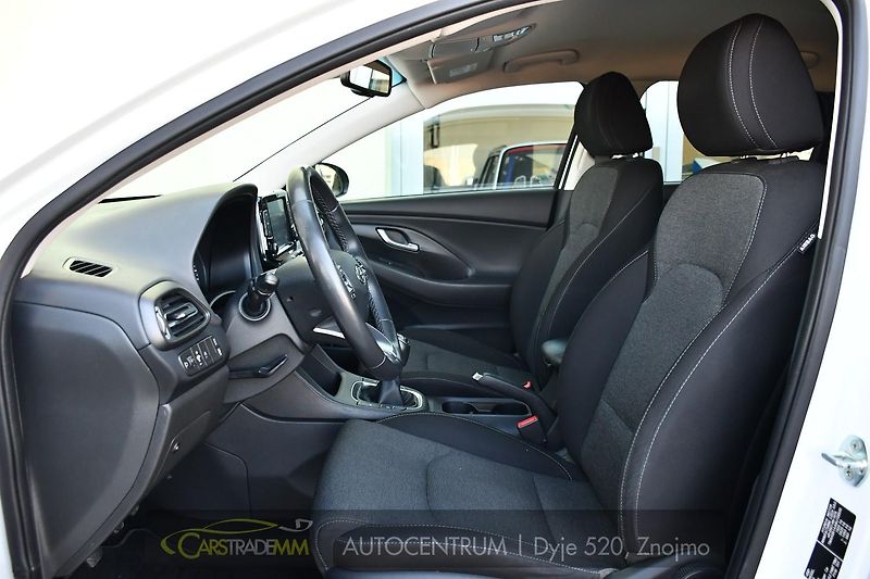 Hyundai i30 1.6CRDi NAVI KAMERA CARPLAY - fotka 10 z 48