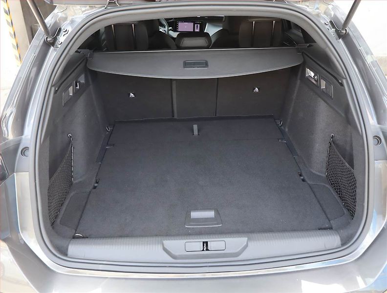 Peugeot 308 (2023) GT 1.2 PureTech - fotka 14 z 25