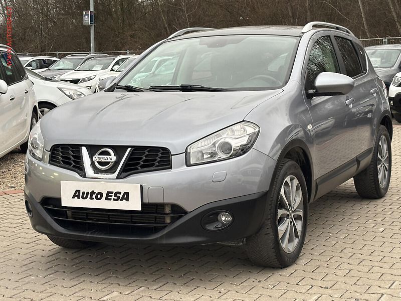 Nissan Qashqai (2010) 2.0dCi, Tekna, TZ, panor - fotka 3 z 20