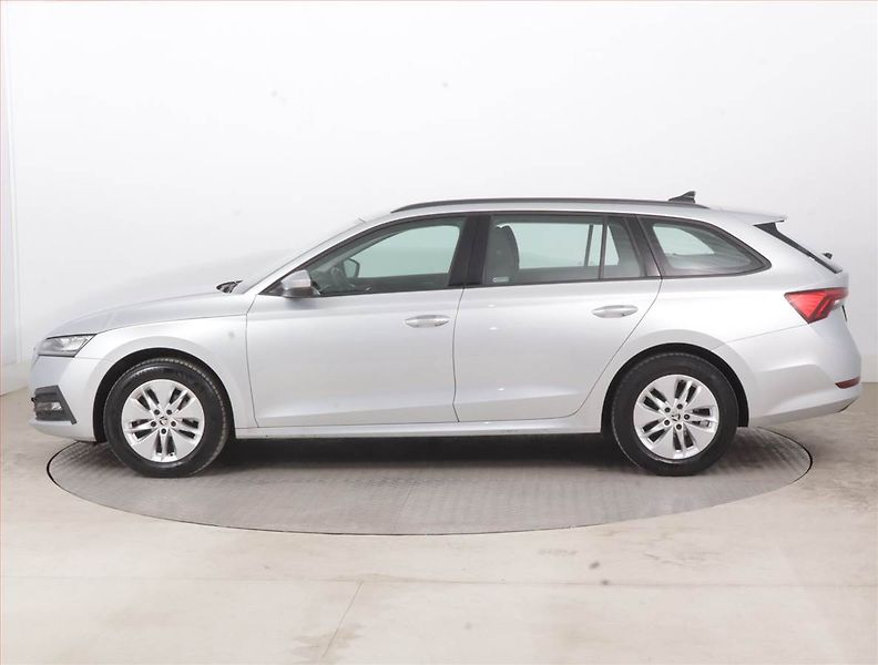 Škoda Octavia (2023) Ambition 2.0 TDI, ČR,1.maj - fotka 3 z 15