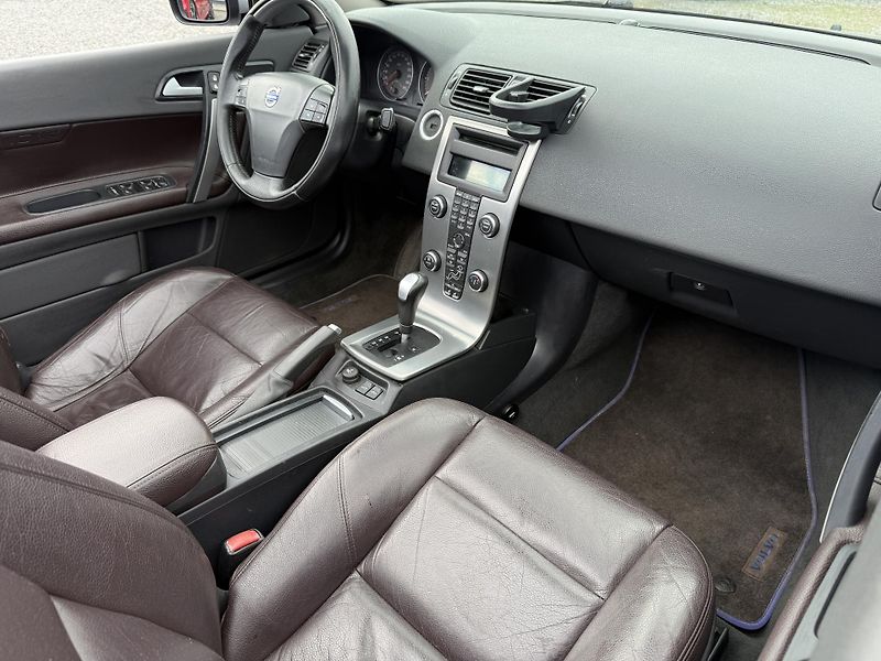 Volvo C70 2.4 D5 132kW Automat ČR - fotka 9 z 15