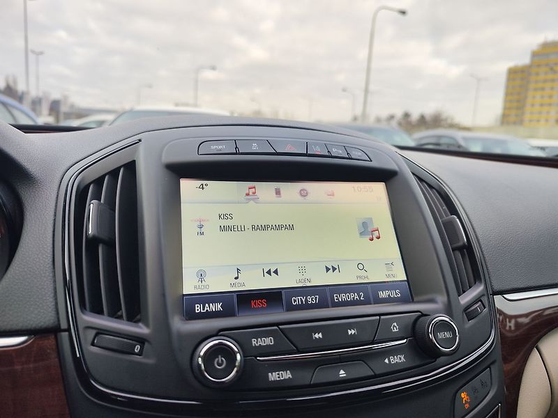 Opel Insignia 2.0 CDTI/125kW Sports AT  4x4 - fotka 18 z 33
