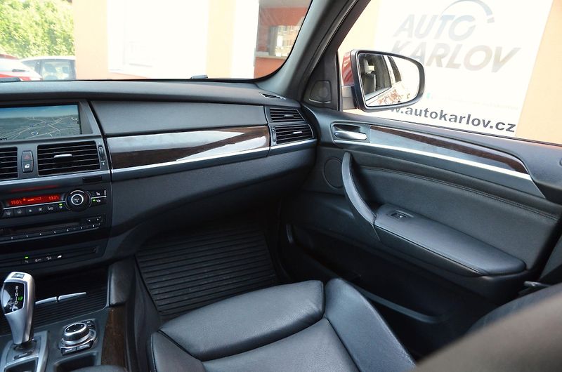 BMW X6 (2013) xDrive 40d 225kW / ČR - fotka 27 z 37