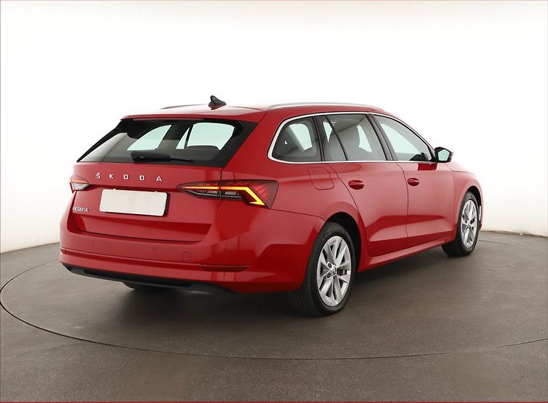 Škoda Octavia (2023) Style 1.5 TSI, ČR,1.maj - fotka 5 z 17