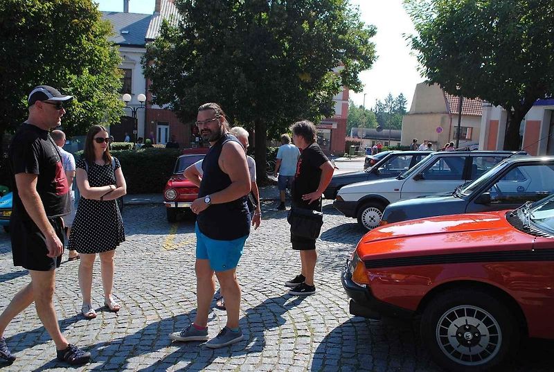 Veterány se sjely do Veselí nad Lužnicí na Selské Baroko 2023.