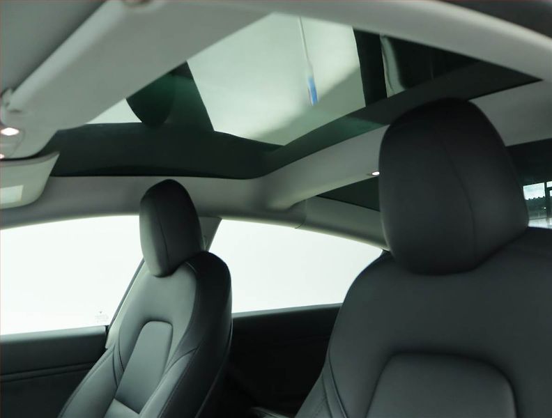 Tesla Model 3 (2021) Long Range 4WD 74kWh, SoH 88% - fotka 15 z 20
