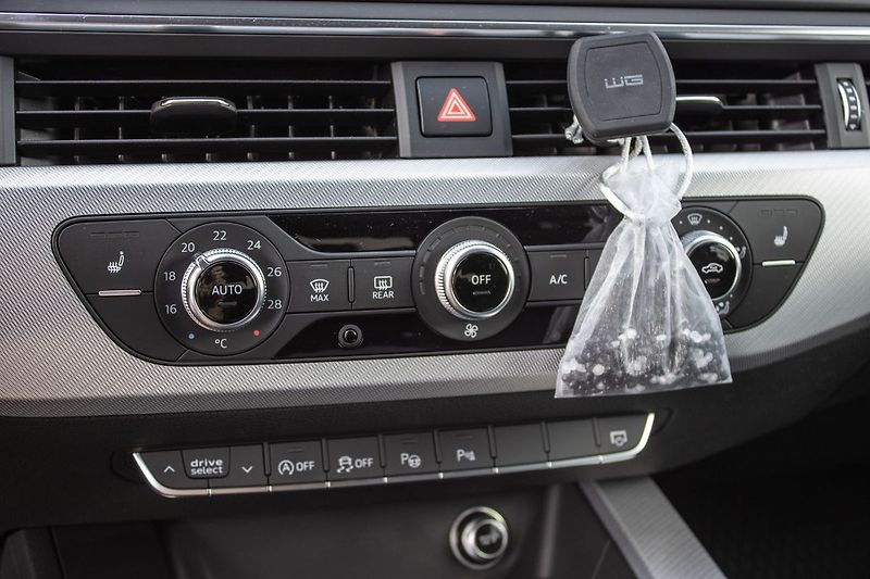 Audi A4 - fotka 19 z 26
