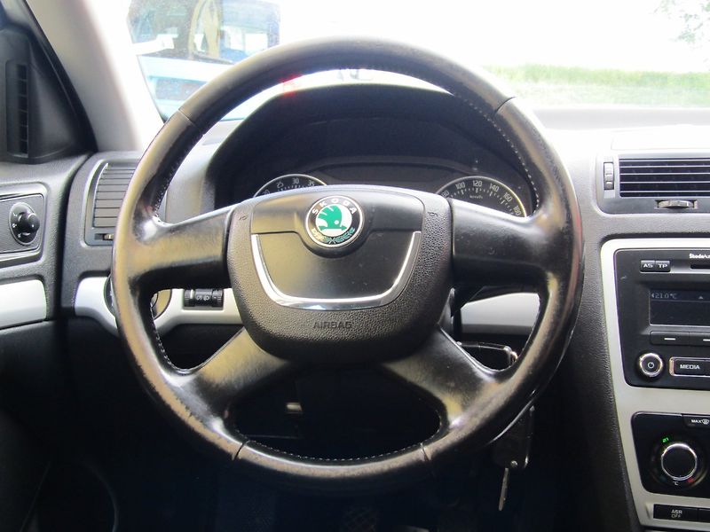 Škoda Octavia (2009) 1.9 TDI 77kW BXE BEZ DPF - fotka 16 z 36