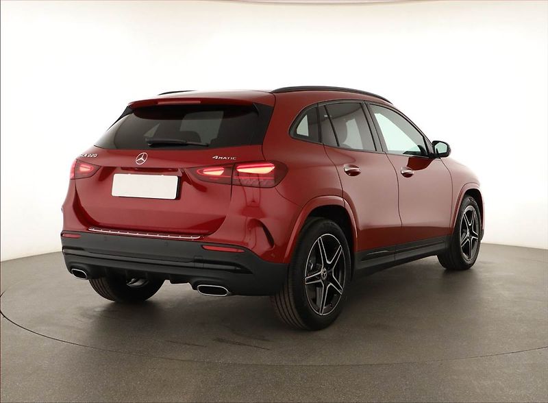 Mercedes-Benz GLA (2025) 220 4MATIC - fotka 5 z 23