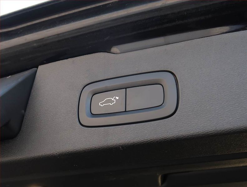 Volvo V60 (2018) D3 2.0, Automat, Serv.kniha - fotka 16 z 24