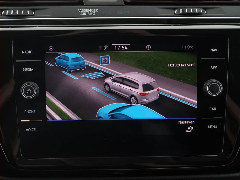 Volkswagen Touran (2023) 1.5 TSI - fotka 22 z 30