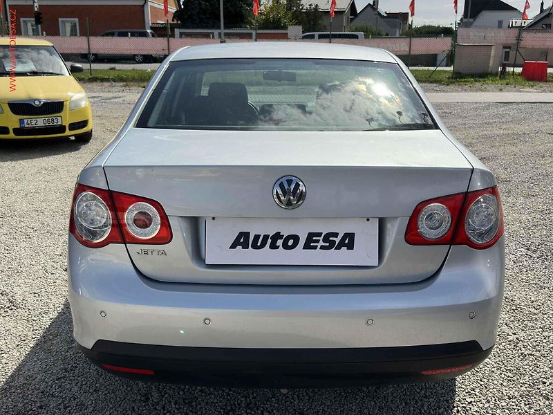 Volkswagen Jetta (2006) 1.6i, servis.kniha, AC - fotka 5 z 17