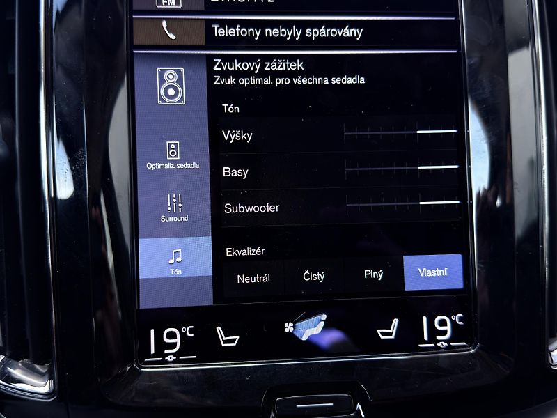 Volvo XC60 B4 AWD (nafta) // REZERVACE - fotka 38 z 47