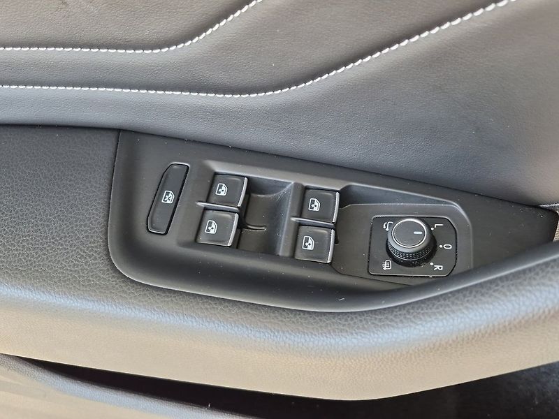 Volkswagen Passat Elegance Variant 2.0 TDI 110kw - fotka 20 z 24