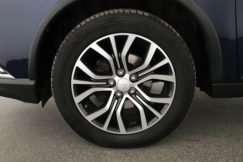 Mitsubishi Outlander (2017) 2.2 DI-D, 7 míst, Tempomat - fotka 11 z 14