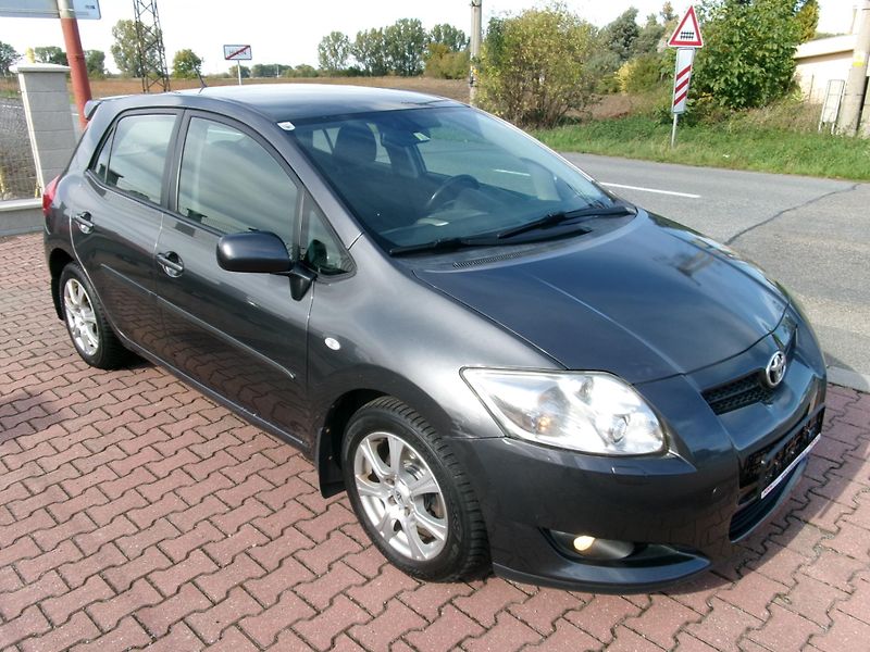 Toyota Auris (2007) 2,0 D-4D 93kW AC TEMP ALU - fotka 10 z 26