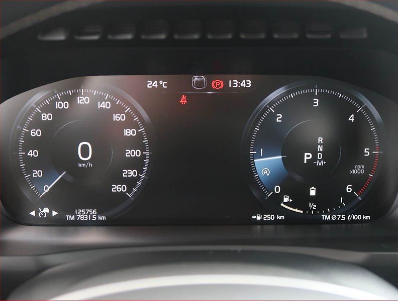 Volvo XC90 (2019) B5 AWD - fotka 11 z 20