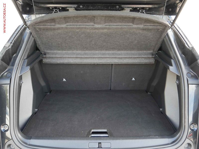 Peugeot 2008 (2019) 1.2 PT, GT, LED, AT, panor - fotka 7 z 16