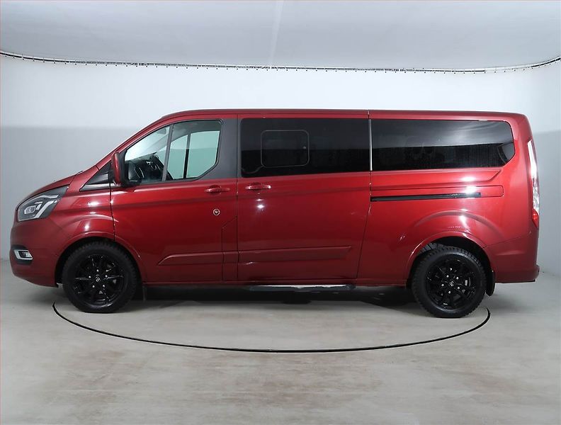 Ford Tourneo Custom (2019) Titanium 2.0 EcoBlue, ČR, 1Maj - fotka 3 z 24